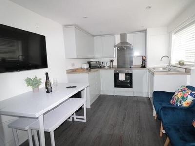 2 Bedroom Flat For Rent In Plymouth, Devon