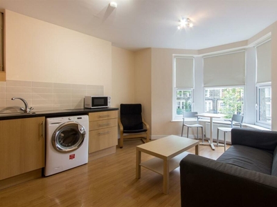 2 bedroom flat for rent in Richmond Road, Roath, CF24