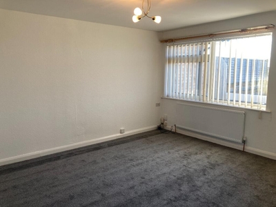 2 bedroom flat for rent in Valley Drive, Newthorpe, NG16
