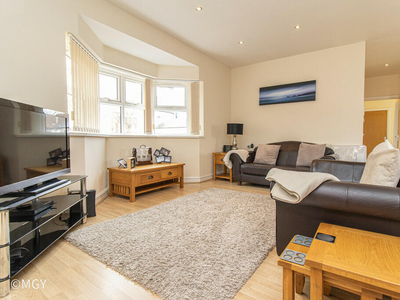 2 bedroom ground floor maisonette for rent in Kings Mews, Kings Road, Cardiff, CF11