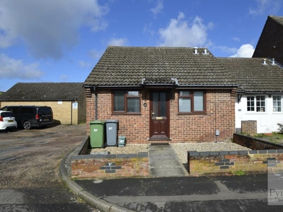 2 bedroom semi-detached bungalow for rent in Nursery Close, Hellesdon, NR6