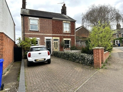 2 bedroom semi-detached house for rent in Albert Crescent, Bury St. Edmunds, Suffolk, IP33