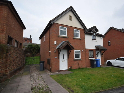 2 bedroom semi-detached house for rent in Ladywell Road, Tunstall, ST6