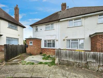 2 bedroom semi-detached house for rent in Pembroke Crescent, Northampton, NN5 7EW, NN5