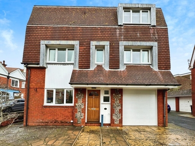 3 bedroom detached house for rent in Meads Street, BN20