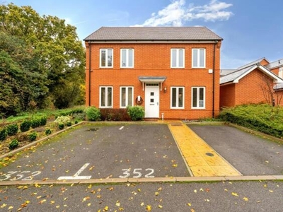 3 Bedroom Detached House For Sale In Wokingham, Berkshire