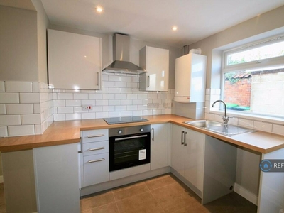 3 bedroom end of terrace house for rent in Wollaton Street, Hucknall, Nottingham, NG15