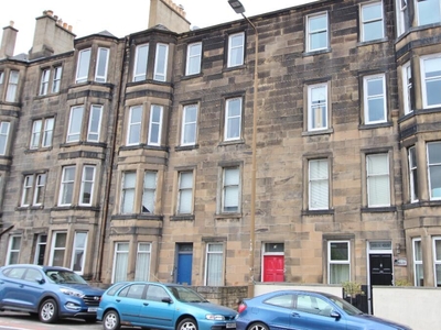 3 bedroom flat for rent in Dalziel Place, Meadowbank, Edinburgh, EH7
