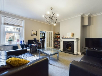 3 bedroom flat for rent in Lavender Gardens, Jesmond, Newcastle Upon Tyne, NE2