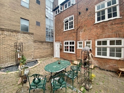 3 bedroom house for rent in Brewitts Yard, Lincoln Street, City Centre, NG1