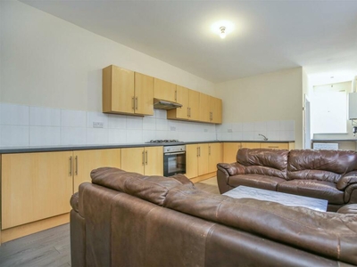 3 bedroom flat for rent in Brighton Grove, Fenham, Newcastle Upon Tyne, NE4