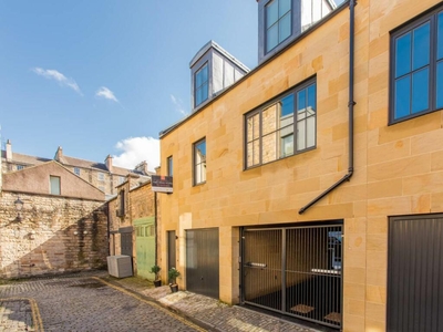3 bedroom mews property for rent in Northumberland Place Lane, New Town, Edinburgh, EH3