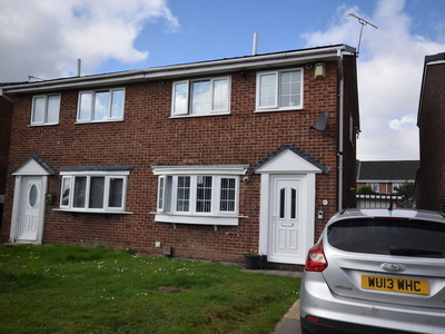 3 bedroom semi-detached house for rent in Farringdon Drive, New Rossington, DN11