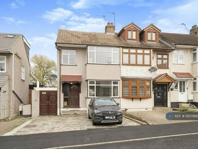 3 Bedroom Semi-detached House For Rent In Hornchurch