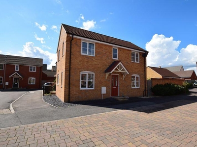 3 bedroom semi-detached house for rent in Meadfoot Place, Woodlands Park, Bedford, MK41