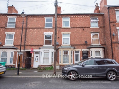 3 bedroom terraced house for rent in Wilford Crescent West, NG2