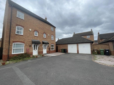 3 bedroom town house for rent in Shrub Road, Hampton Vale, PE7