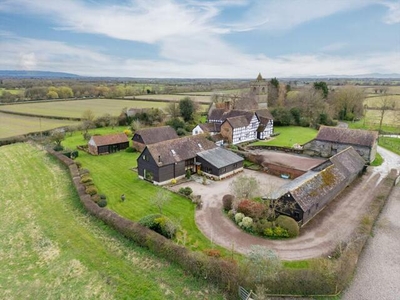 4 Bedroom Barn Conversion For Sale In Worcester, Worcestershire