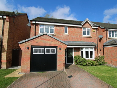 4 bedroom detached house for rent in Heatherfields Crescent, New Rossington, Doncaster, DN11