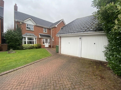 4 bedroom detached house for rent in Langtree Avenue, Solihull, B91