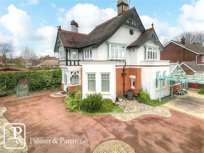 4 Bedroom Detached House For Sale In Clacton-on-sea, Essex