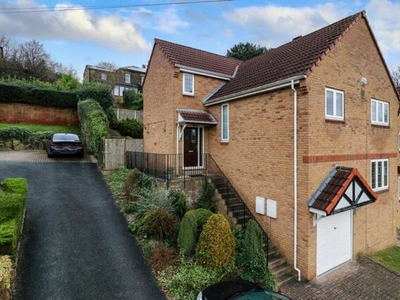 4 Bedroom Detached House For Sale In Pudsey, West Yorkshire