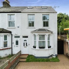 4 Bedroom End Of Terrace House For Sale In Whyteleafe, Surrey