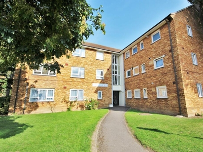 4 bedroom flat for rent in St. Pauls Road, Southsea, PO5