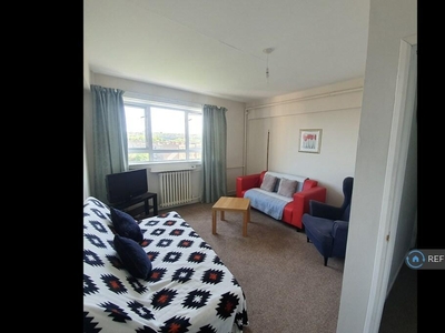 4 bedroom flat for rent in Westfield Court, Edinburgh, EH11