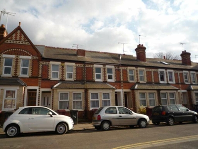 4 bedroom house for rent in Pitcroft Avenue, Reading, RG6