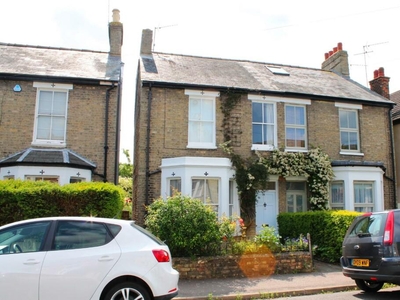 4 bedroom semi-detached house for rent in Richmond Road, Cambridge, CB4