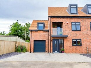 4 Bedroom Semi-detached House For Sale In Cheapside, Waltham