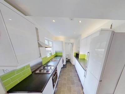 4 bedroom terraced house for rent in Wilford Crescent East, The Meadows NG2