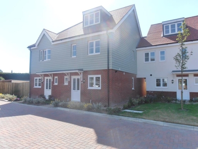 4 bedroom town house for rent in Sovereign Close, Eastbourne, BN23
