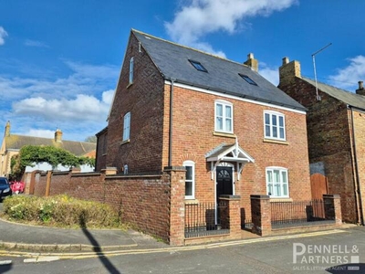 4 Bedroom Town House For Sale In Eye, Peterborough