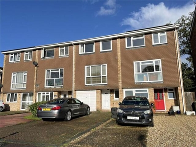 4 Bedroom Town House For Sale In Farnborough, Hampshire
