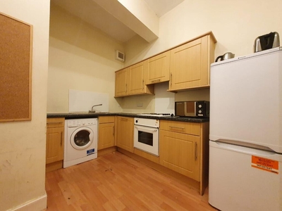5 bedroom flat for rent in Hillside Crescent, New Town, Edinburgh, EH7