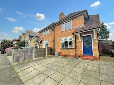 5 bedroom semi-detached house for rent in Raymond Crescent, Guildford, Surrey, GU2