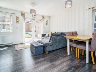 Curo Park, St. Albans - 4 bedroom end of terrace house