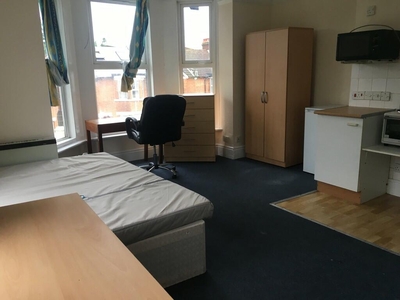 Studio flat for rent in Portswood Road, Southampton, SO17