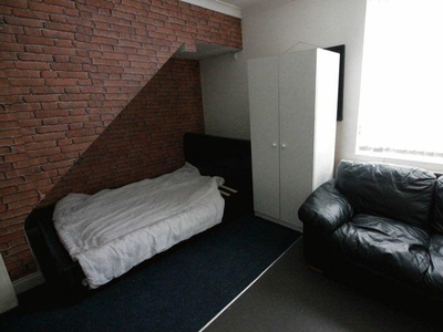 Studio flat for rent in Radford Road, Nottingham, NG7