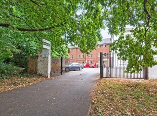 Studio Flat For Sale In Thames Ditton