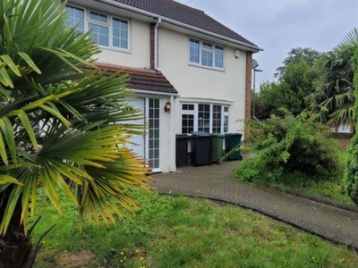 1 Bed House To Rent in Staines-Upon-Thames, Surrey, TW19 - 680