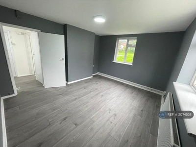 1 bedroom flat for rent in Claybury Broadway, Ilford, IG5
