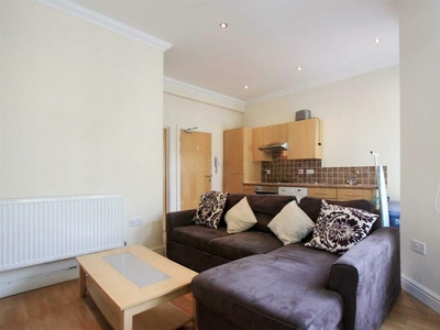1 bedroom flat for rent in Connaught Road, Roath, CF24
