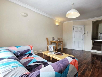 1 bedroom flat for rent in High Road, Willesden Green NW10