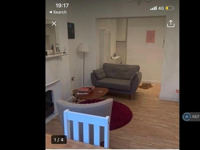 1 bedroom flat for rent in Queens Park, London, W10