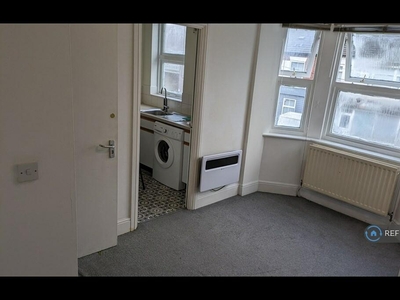 1 bedroom flat for rent in Woodborough Road, Nottingham, NG3