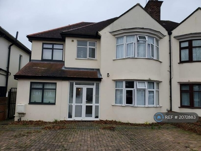1 bedroom house share for rent in Great West Road, Isleworth, TW7