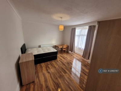 1 bedroom house share for rent in Wearside Rd, Lewisham, SE13